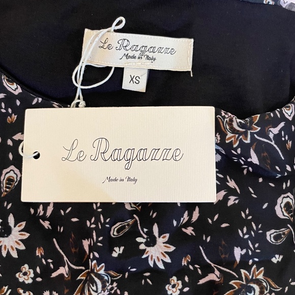 Ditsy Floral Silk Flutter Sleeve Tiered Maxi Dress from LE RAGAZZE - Picture 4 of 5